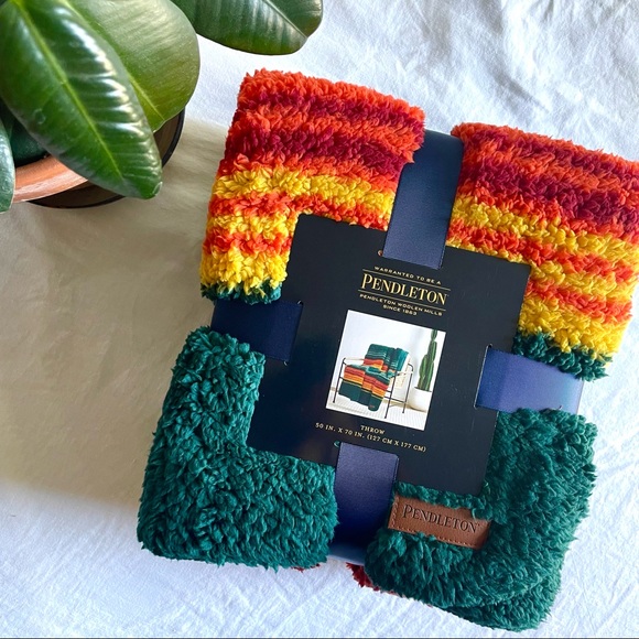 Pendleton Bedding Pendleton Sherpa Fleece Throw Blanket Green